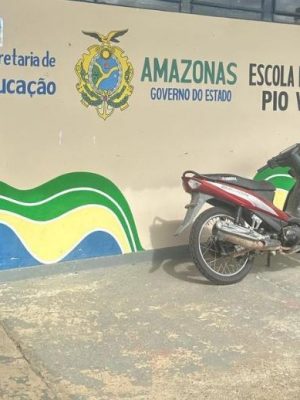 O Ministério Público do Amazonas (MPAM), por meio da Promotoria de Justiça de Atalaia do Norte, ingressou com uma ação civil pública (ACP) exigindo a reforma estrutural e a regularização do funcionamento da Escola Estadual Pio Veiga, localizada no município. A ação foi ajuizada pelo promotor de Justiça Dimaikon Dellon Silva do Nascimento, após a constatação de graves deficiências na unidade de ensino.