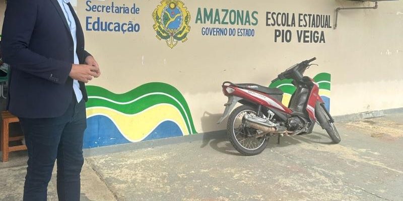 O Ministério Público do Amazonas (MPAM), por meio da Promotoria de Justiça de Atalaia do Norte, ingressou com uma ação civil pública (ACP) exigindo a reforma estrutural e a regularização do funcionamento da Escola Estadual Pio Veiga, localizada no município. A ação foi ajuizada pelo promotor de Justiça Dimaikon Dellon Silva do Nascimento, após a constatação de graves deficiências na unidade de ensino.