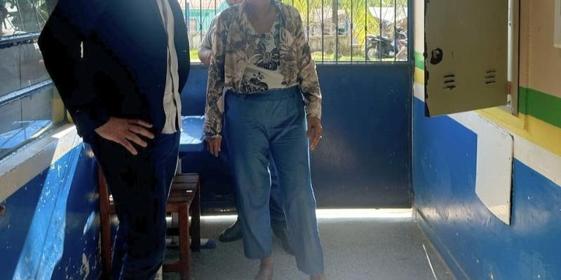 Em Atalaia do Norte, o Ministério Público do Estado do Amazonas (MPAM), por meio da Promotoria de Justiça local, instaurou um procedimento administrativo para acompanhar a situação estrutural e pedagógica da Escola Estadual Tereza Lemos de Oliveira Santos, localizada no município. A medida, assinada pelo promotor de Justiça Dimaikon Dellon Silva do Nascimento, é resultado de uma visita técnica realizada pelo MPAM no primeiro semestre de 2025, que identificou uma série de irregularidades que comprometem o ambiente escolar.
